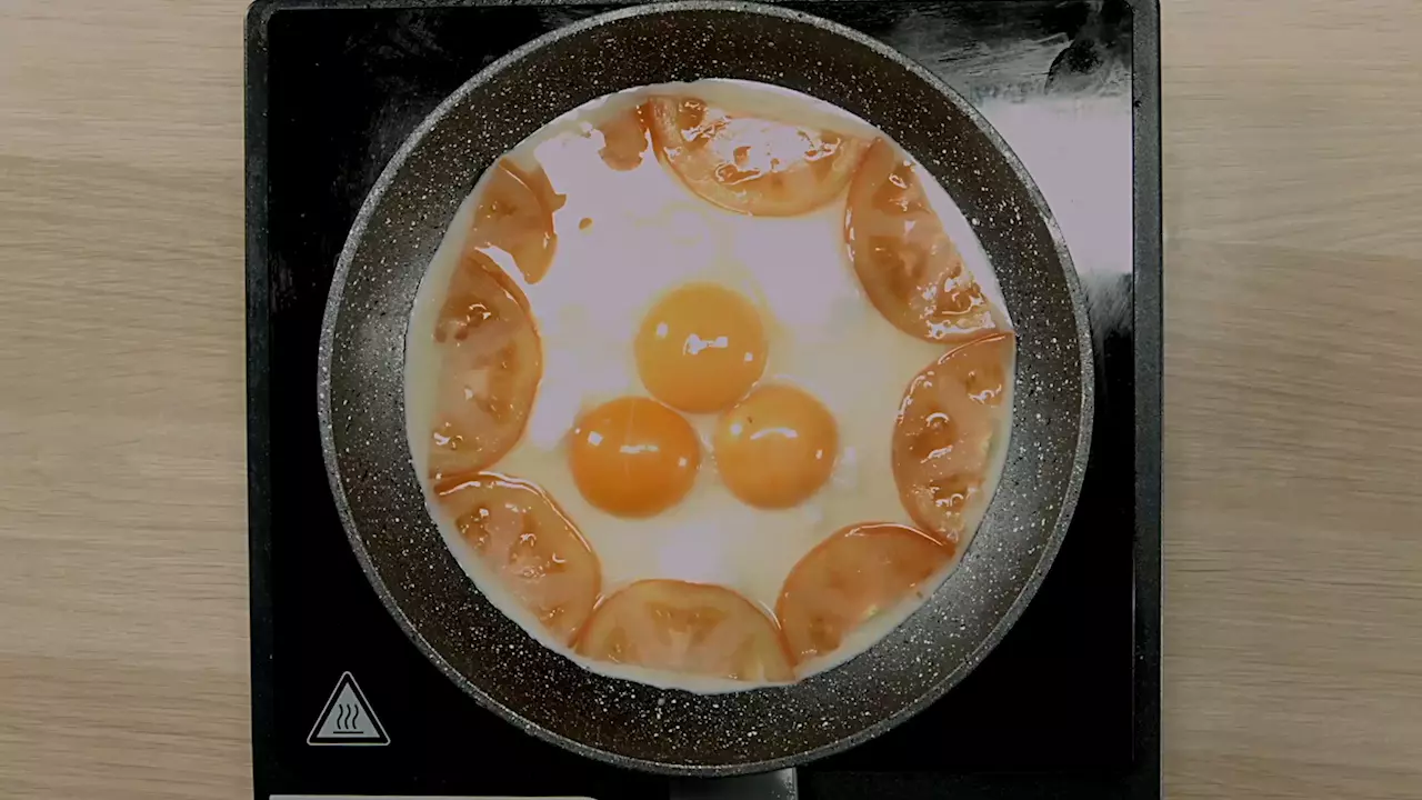 Яичница с помидорами