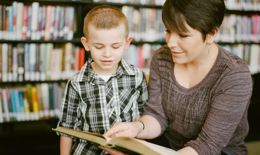 Семейное чтение: почему вам стоит ввести эту традицию
