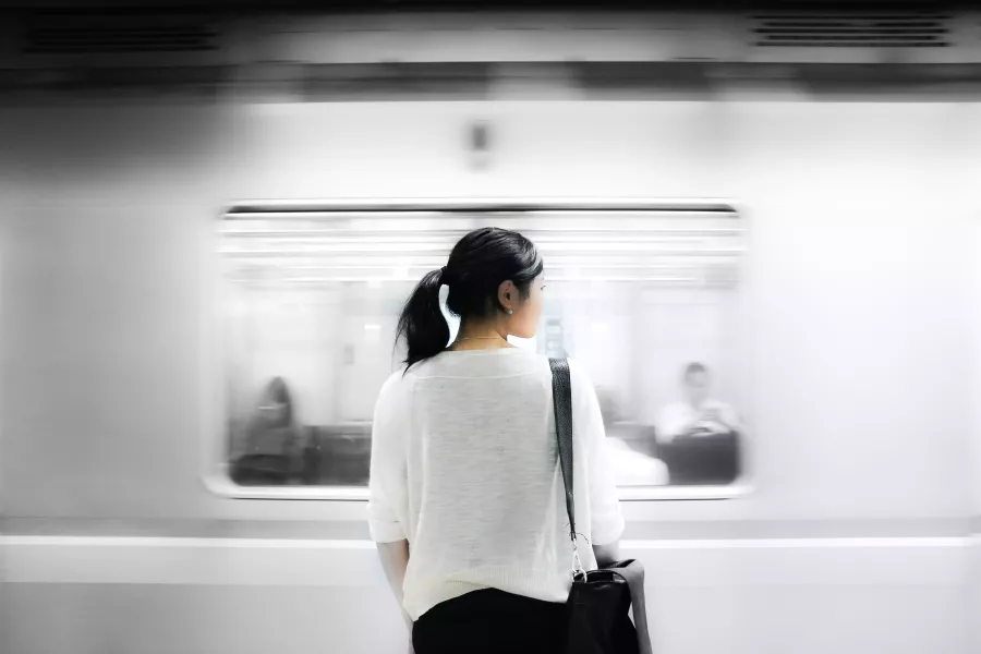 Зачем нужны женские вагоны в метро