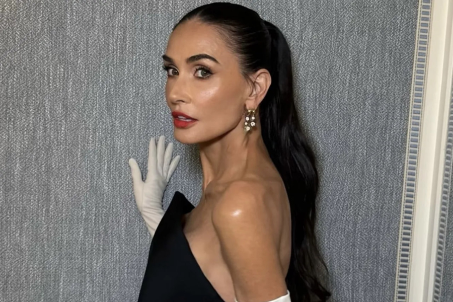 Соцсети Деми Мур