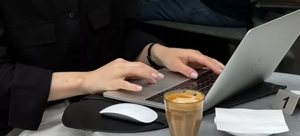 @hellobounir