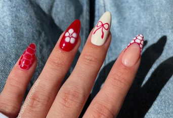 @phoebesummernails