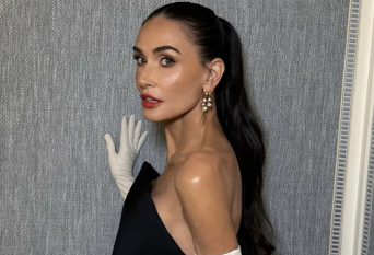 Соцсети Деми Мур