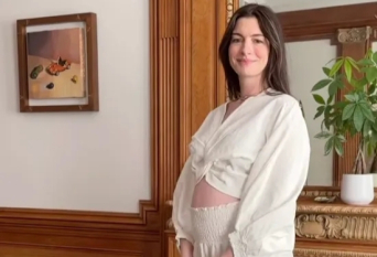 @annehathaway