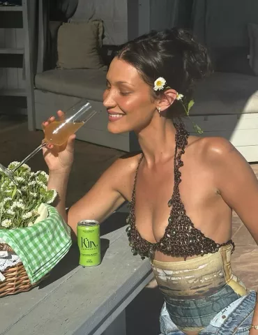 @bellahadid