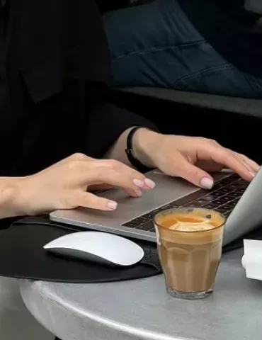 @hellobounir