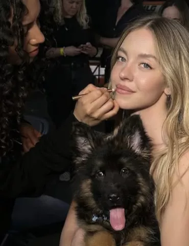 @sydney_sweeney