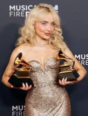 @sabrinacarpenter