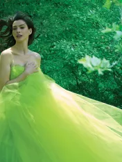 @annehathaway