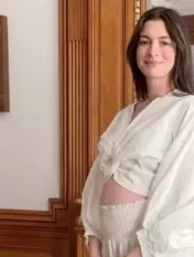 @annehathaway
